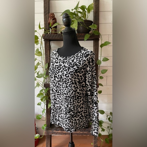 Emily Daniel’s: Gray and Black Leopard Print Lightweight Sweater - Picture 7 of 17